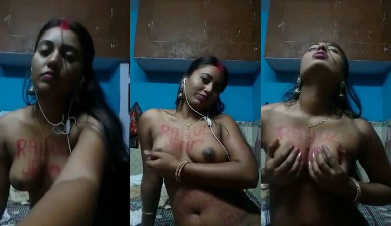 Horny Alone Bhabhi Pressing Her Boobs XXX Video